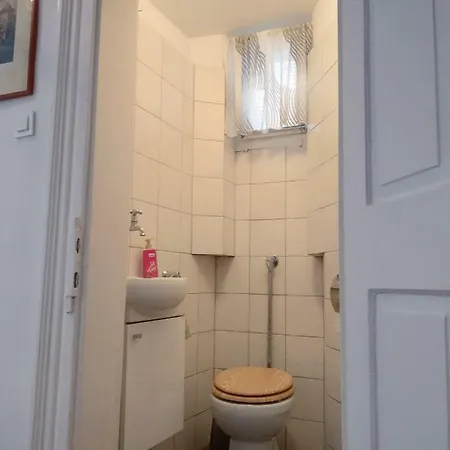 Karlo Apartment